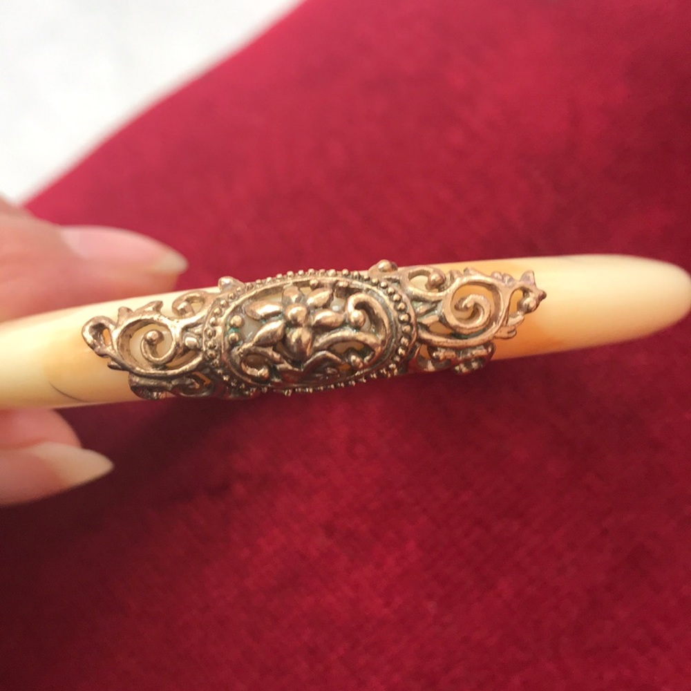 Vintage, bone  bangle
